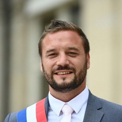 Même au RN, un barbu reste un barbu