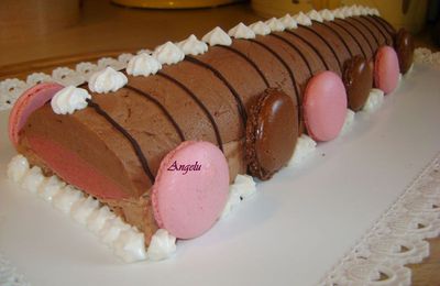 Bûche fraise-2 chocolats