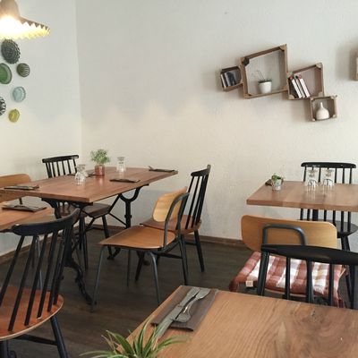 Et à l'étage, une jolie salle vous attend...