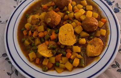 Tajine de boulettes de poulet au citron et macédoine de légumes à la marocaine