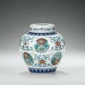 Rare petite jarre couverte en porcelaine doucai, Marque et époque Qianlong