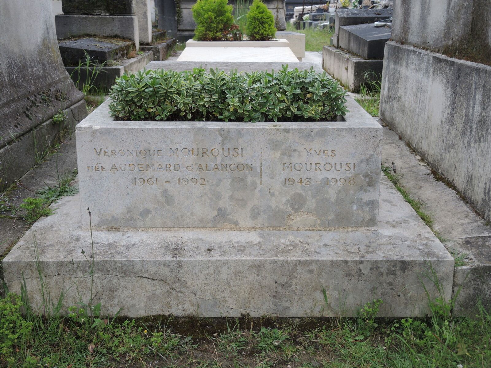 Paris, cimetière Montparnassse, tombe d'Yves Mourousi (75)