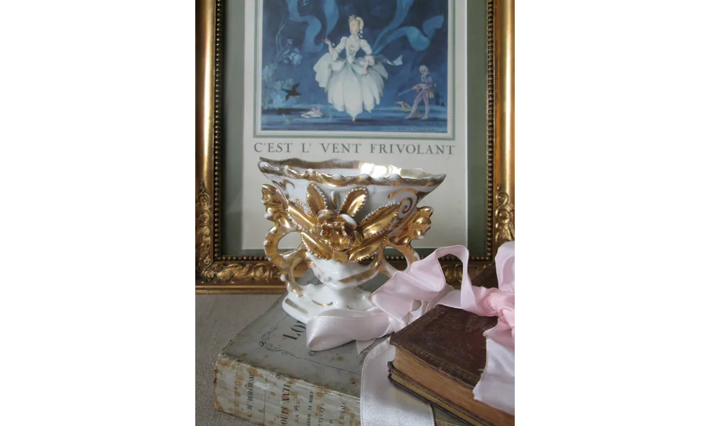 Petit vase de mariée en porcelaine de Paris blanc et doré