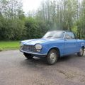 Une Peugeot 204 Cabriolet de 1967 (Voiture