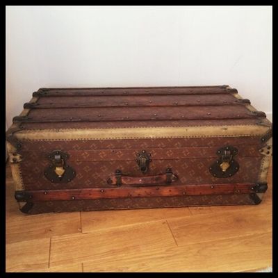 Malle "les magasins du Louvre"