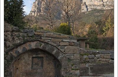 Un lavoir au pied de la Pena