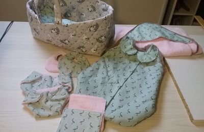 COUFFIN,COUCHES,GIGOTEUSE, BAVOIRS,LINGETTES,SORTIE DE BAIN POUR BEBE COROLE