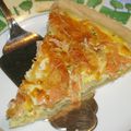 Quiche aux poireaux et au saumon fumé.