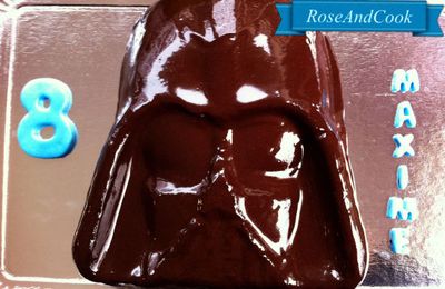 Dark Vador & glaçage patissier brillant à l'agar-agar {gâteau Star Wars}