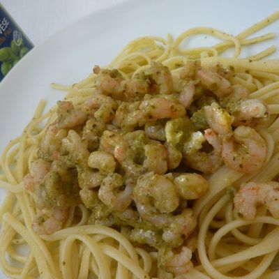 Linguine, pesto, st jacques et crevettes