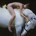 NAN GOLDIN (née en 1953) - Kate Moss on her white horse as Lady Godiva