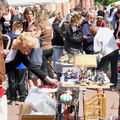 DU MONDE POUR LA BROCANTE AURINIENNE DES CHASSEURS.