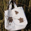 sac en lin et petites fleurs....