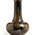 Vase en porcelaine laquée. Chine. Fin du XVIIIe ou début du XIXe siècle. 