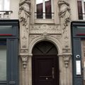 Cariatides engaînées 25 rue Monge