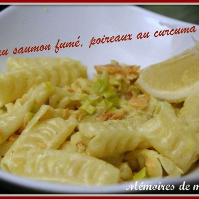 Pâtes au saumon fumé, poireaux au curcuma