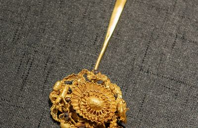 Gold chrysanthemum hairpin, Ming dynasty, 16th century