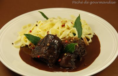 Sanglier en sauce pimentée au chocolat