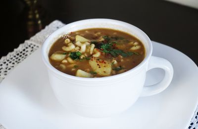 SOUPE DE POIS CASSÉS COQUILLETTES ET PAPRIKA FORT