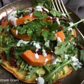 Pancake de pois chiche, courge butternut rôtie, avocat et roquette