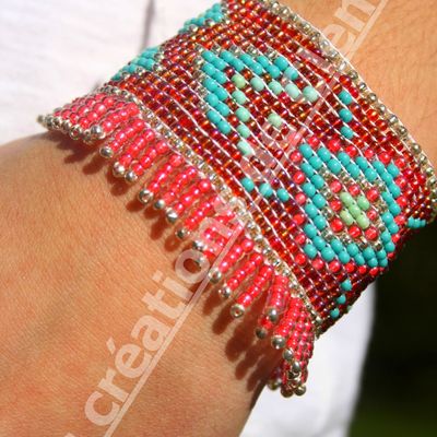 Manchette totalement tissée avec des perles de rocaille