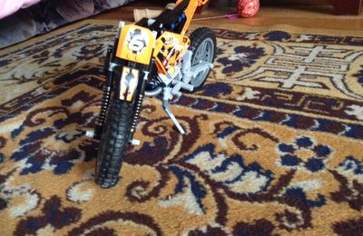 Lego Technic la moto orange