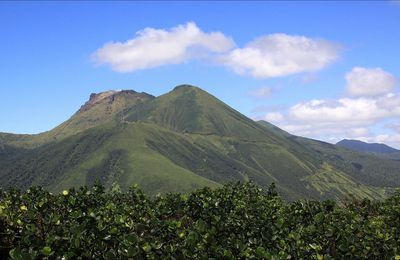 Guadeloupe ,: Gwadloup ou Gwada en argot, et en amérindien:Karukera, 