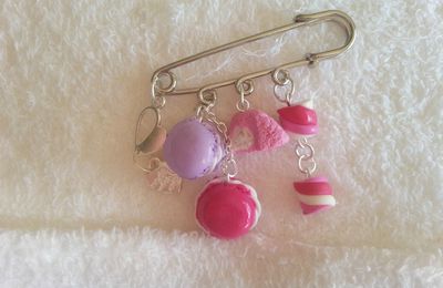 Broche gourmandises macaron bonbon et marshmallow