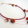 Collier rouge et orange réalisé en perles de verre et rocailles