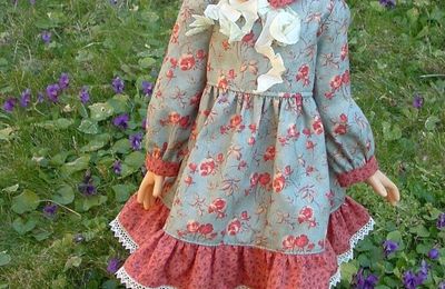 ROBE A MANCHES LONGUES POUR KAYE WIGGS - ROSES D'AUTOMNE