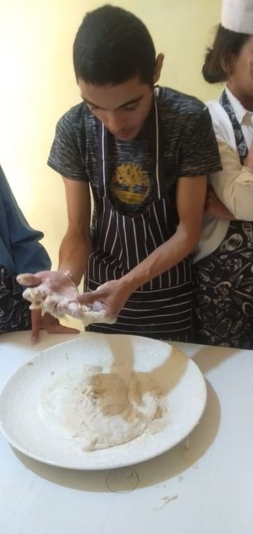 Des beignets à l'atelier pâtisserie mardi a.m. au temps d'accueil à Ourika Tadamoune