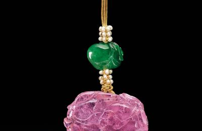 A pink tourmaline 'Peach and Bats' pendant, late Qing dynasty