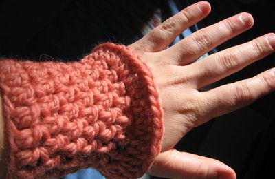 Et pour continuer la série sur les mains, voici les wrist warmers...