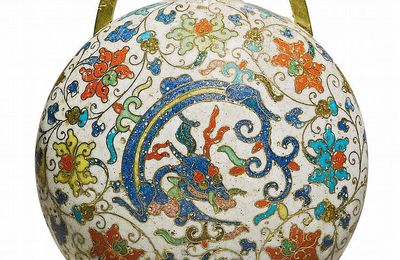 A rare cloisonné enamel 'dragon' moonflask, Ming dynasty, 16th century