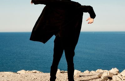Homme Bleu à découvrir avec l'album Dark Matter le 20 juin 2025