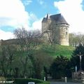 Des murs médiévaux qui abritent des jardins de 1960...