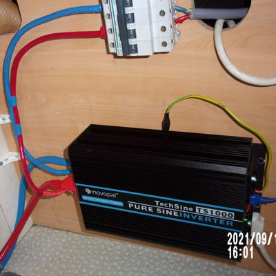 N° 9 - Le 220 Volts à bord: par Convertisseur,