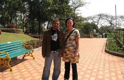 Irfan et Marie Jo dans les jardins suspendus de