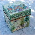 A Christmas box painted - Une boîte de Noël décorée