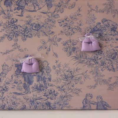 Toile de jouy en 30X40cm doublée organza mauve (35€)