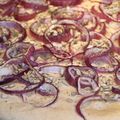 Focaccia aux oignons rouges et graines de tournesol