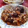 Potée de haricots blancs au vin rouge et à la viande