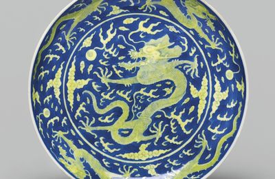 A blue and white and yellow-enameled 'dragon' dish, Daoguang seal mark and period (1821-1850)