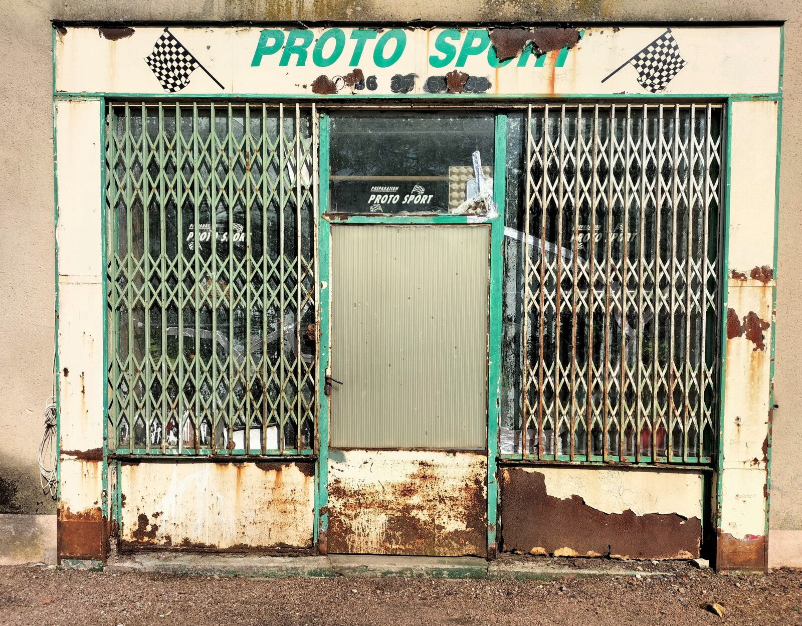 Plagny, ancien commerce (58)