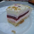 Entremet douceur (chocolat blanc, amande, framboises)