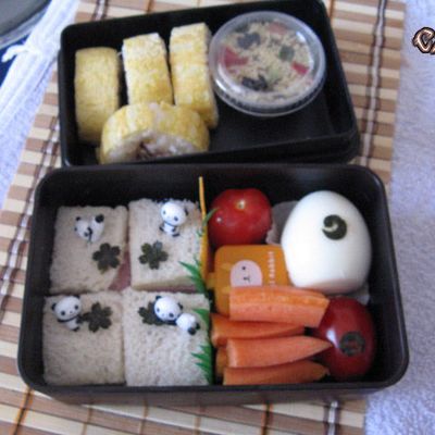 Bento #05 (egg maki, omelette, thon, tuna and cute panda)