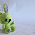 Lapin Amigurumi vert pomme-liberty Capel mauve