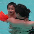 Ilan et Maman à la piscine