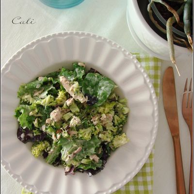 SALADE DE BROCOLI, MAQUEREAU & MESCLUN