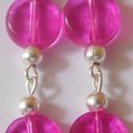 Boucle d'oreille en verre double perle plate fuchsia 